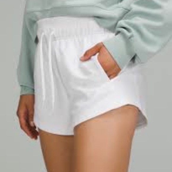 Lululemon women’s Inner Glow High-Rise Short 3" - Picture 5 of 9